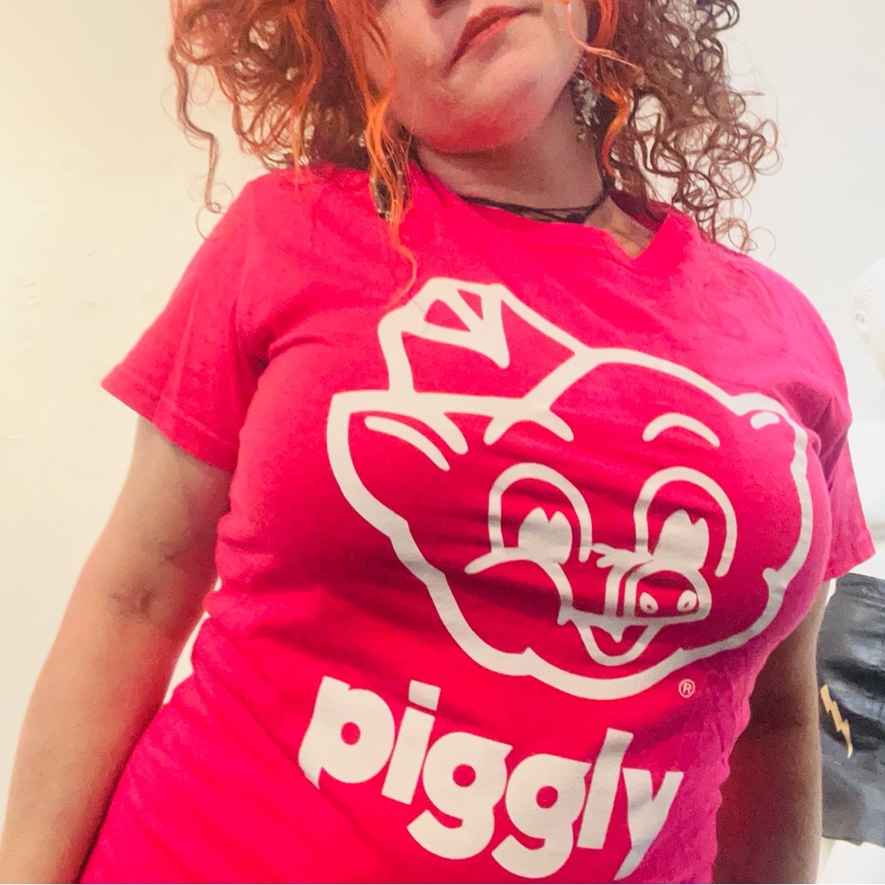 Vintage Y2K/Early 2000’s Hot Pink PIGGLY WIGGLY Graphic Tshirt Adult sz S